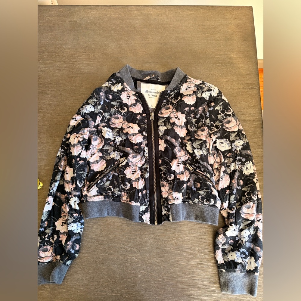 Abercrombie & Fitch Women's Floral Bomber Jacket - Black and Pink